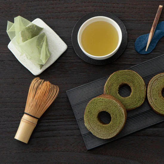 静岡濃い抹茶バームクーヘンと緑茶ティーバッグ詰合せの画像1