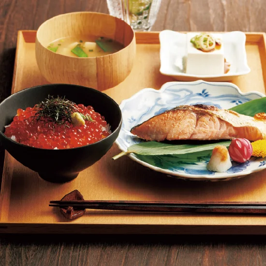 北海道 銀毛新巻鮭といく ら