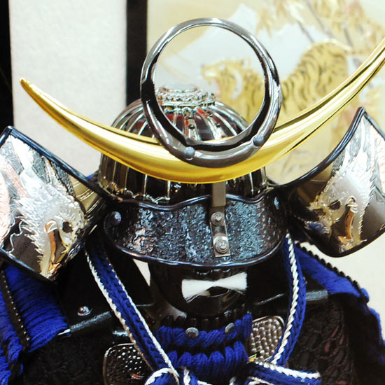 五月人形 武士の鎧飾り ケース付き 70】五月人形【鎧ケース飾り】5号 武将黒小札紺縅鎧ケース飾り 128000