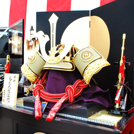 五月人形 御着用　兜飾り 横幅85cm｜着用兜飾り 武将 上杉謙信｜豪華で迫力ある五月人形